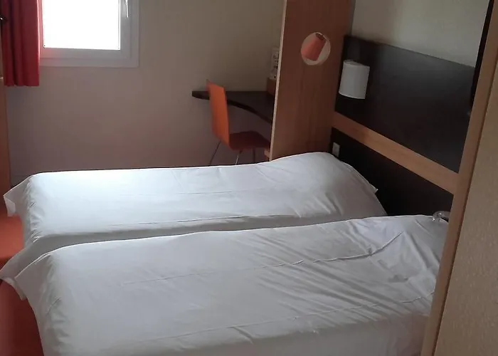 Отель Premiere Classe Annemasse La Grand Виль-ла-Гран